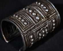 Load image into Gallery viewer, Chinese Minority Miao Antique Silver Cuff