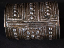 Load image into Gallery viewer, Chinese Minority Miao Antique Silver Cuff