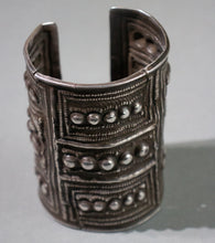 Load image into Gallery viewer, Chinese Minority Miao Antique Silver Cuff