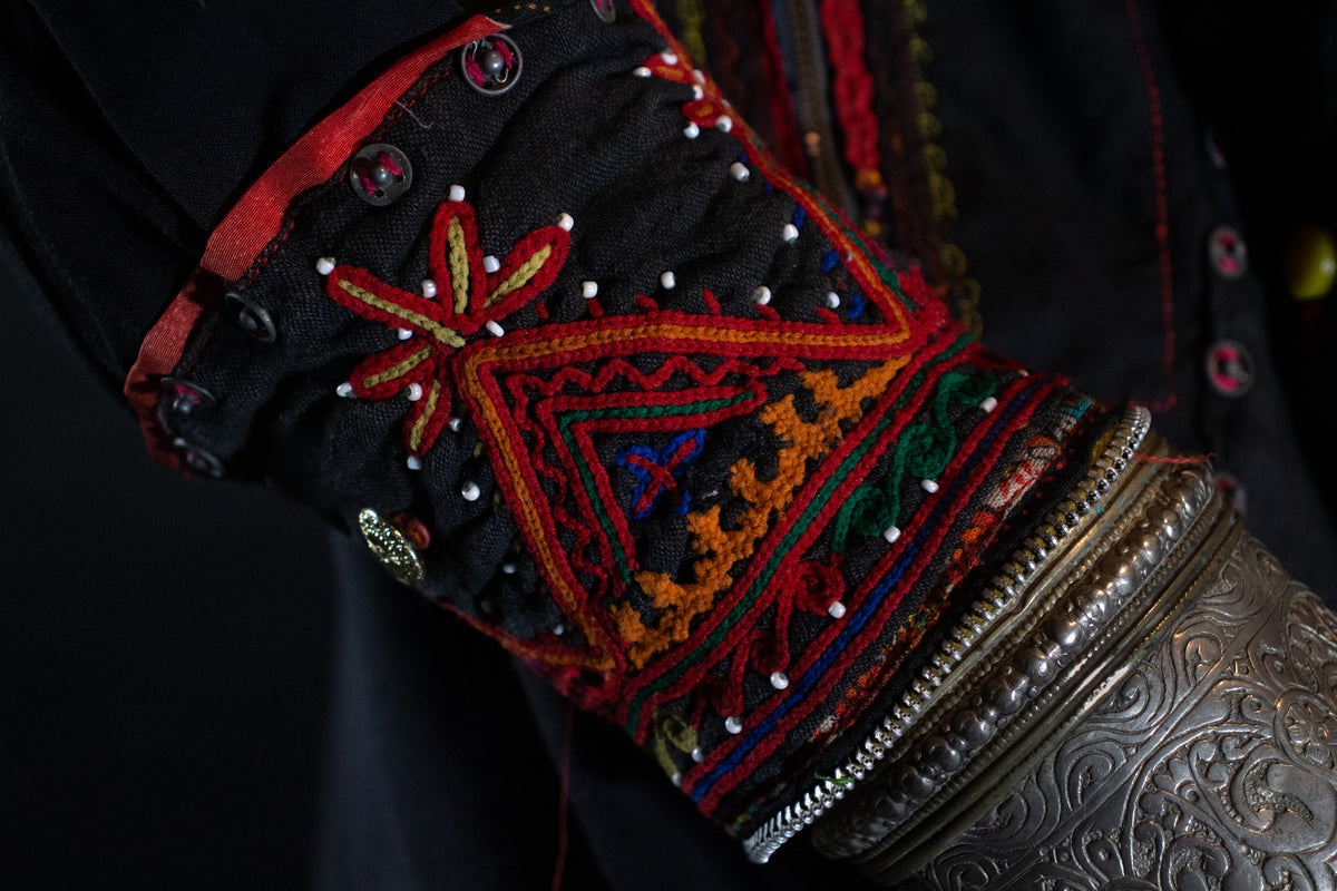 Indus Kohistani Embroidered Tunic with Chevron Design – Singkiang