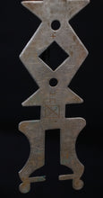 Load image into Gallery viewer, Back view of Tuareg pendant from Mali