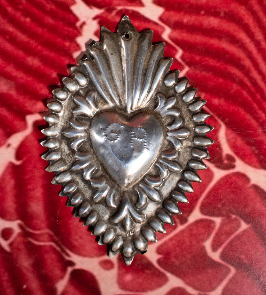 Milagro Heart Charm, Antiqued Silver Plate, 20 per Pack