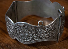 Load image into Gallery viewer, Fish and Hand Bangle Collection from Morocco