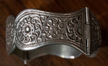 Load image into Gallery viewer, Fish and Hand Bangle Collection from Morocco