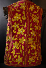 Load image into Gallery viewer, 60&#39;s Embroidered Fuchsia Vest with Green Flowers
