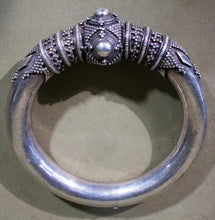 Load image into Gallery viewer, South Indian Granulated Silver Bangle from Tamil Nadu
