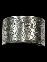 Load image into Gallery viewer, Silver Cuff From Essaouira
