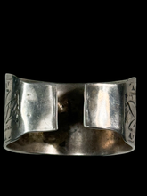 Load image into Gallery viewer, Silver Cuff From Essaouira
