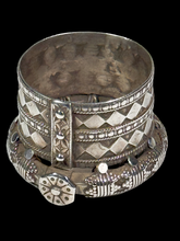 Load image into Gallery viewer, Silver Indian Cuff from Rajasthan .
