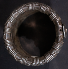 Load image into Gallery viewer, Silver Indian Cuff from Rajasthan .
