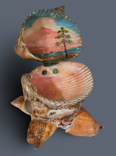 Load image into Gallery viewer, Vintage Shell Treasure lBox
