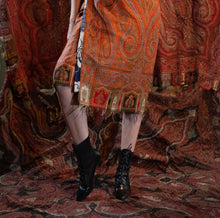 Load image into Gallery viewer, Vintage paisley skirt - detail of hem and fringe
