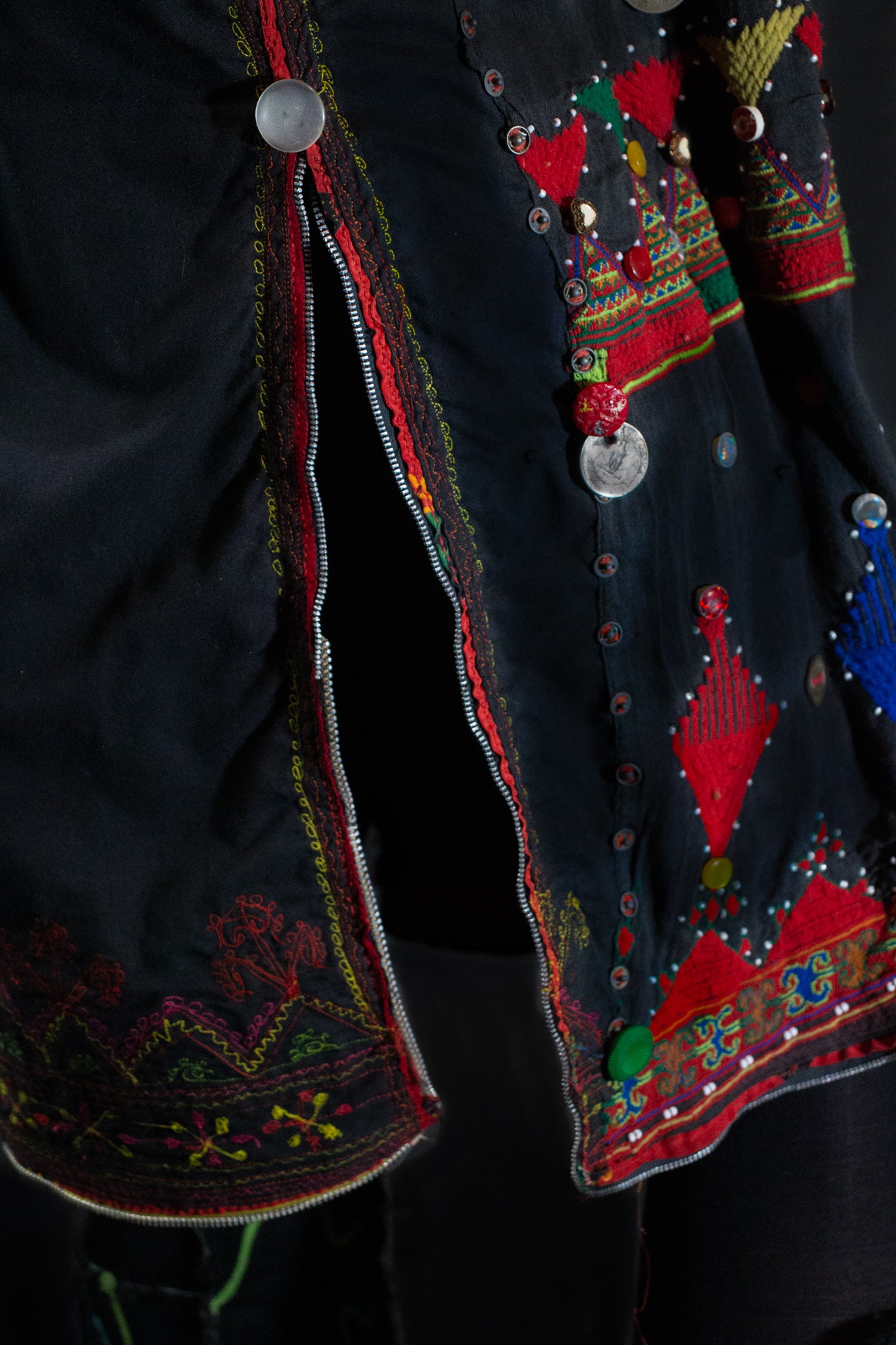 Indus Kohistani Embroidered Tunic with Chevron Design – Singkiang