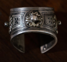 Load image into Gallery viewer, Silver Niello Cuff from Morocco
